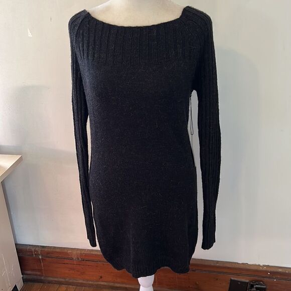 BCBGMAXAZRIA black long sleeve sweater Size M New - Picture 2 of 11